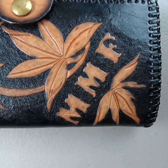 VTG Leather Tooled Wallet Women Double Kiss Lock Close Monogramed Leaf Black Tan - Picture 5 of 12
